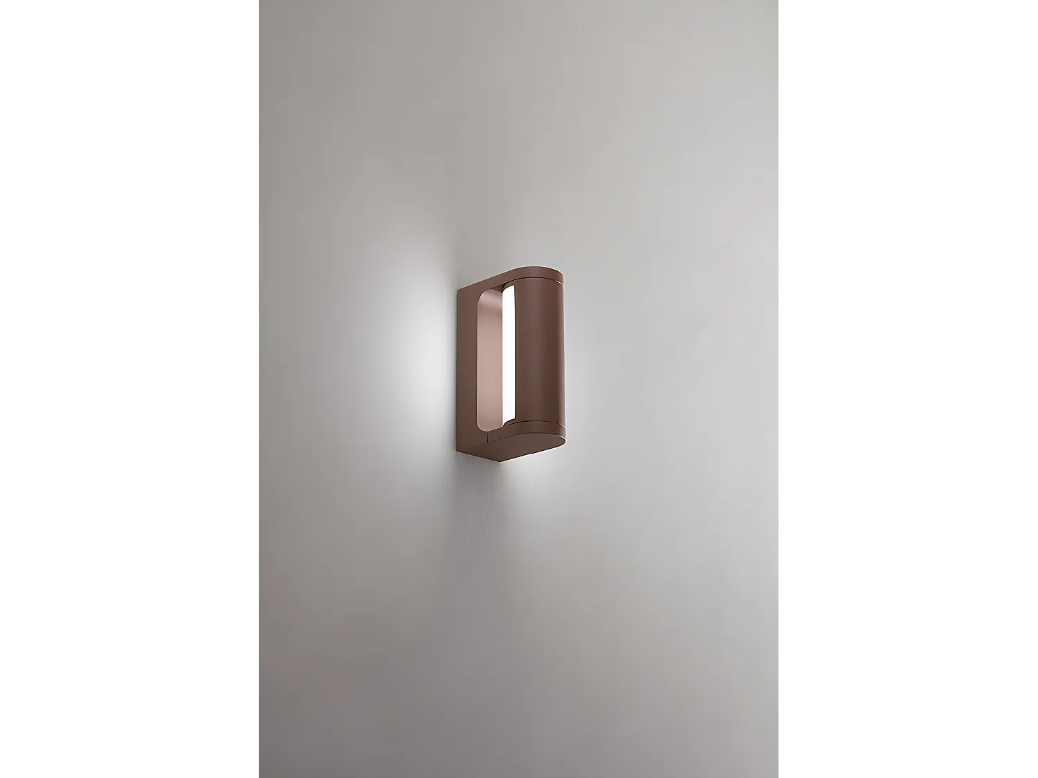 Kinkiet LED aluminiowy Corten mat 12W 3000K, nowoczesny design do oświetlenia zewnętrznego z regulowanym dyfuzorem - Perenz, wysoka jakość.