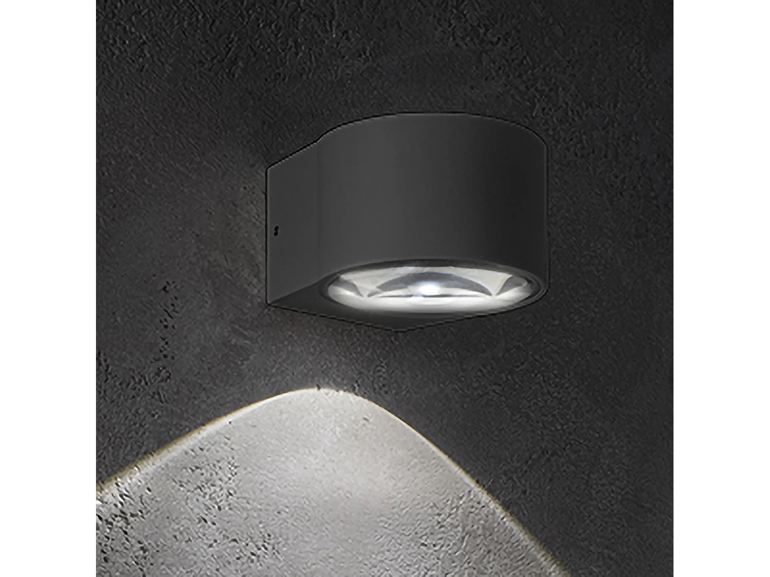 Lámpara de pared LED Lens IP65 para interior y exterior, aluminio fundido a presión, gris oscuro, 6W, 3000K, diseño moderno, compacto y elegante.