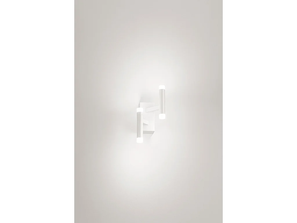 Aplique LED de pared en metal blanco mate, diseño moderno con difusor satinado, 12W 3000K, regulable para iluminación interior - Perenz