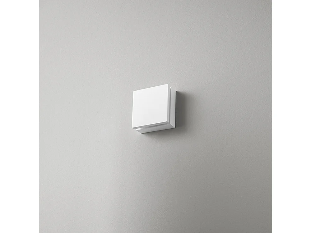 Aplique LED de pared de metal blanco de 10 W, 700 lm, 3000 K, difusor ajustable, diseño interior moderno, dimensiones 12 x 12 x 4,5/13 cm - Perenz