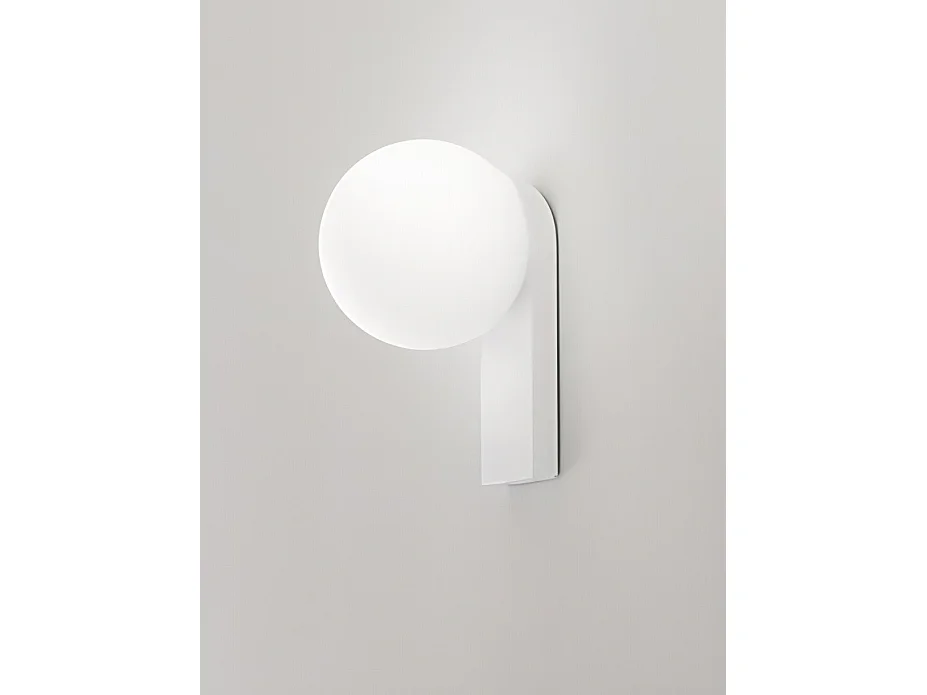 Aplique LED em Alumínio e Vidro Soprado, Estrutura Branco Mate, 8W 3000K, Design Moderno Elegante para Interiores e Exteriores de Marca Perenz
