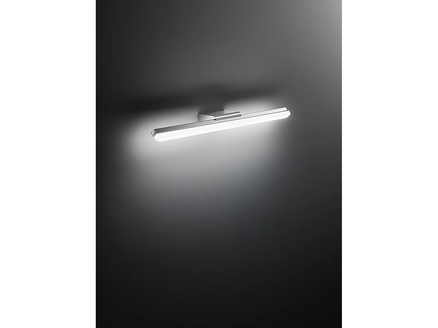 Aplique de parede LED série 10S46331 em metal cromo polido e acrílico, luz natural 4000K, 20W, design moderno e linear - Marca Perenz, Portugal