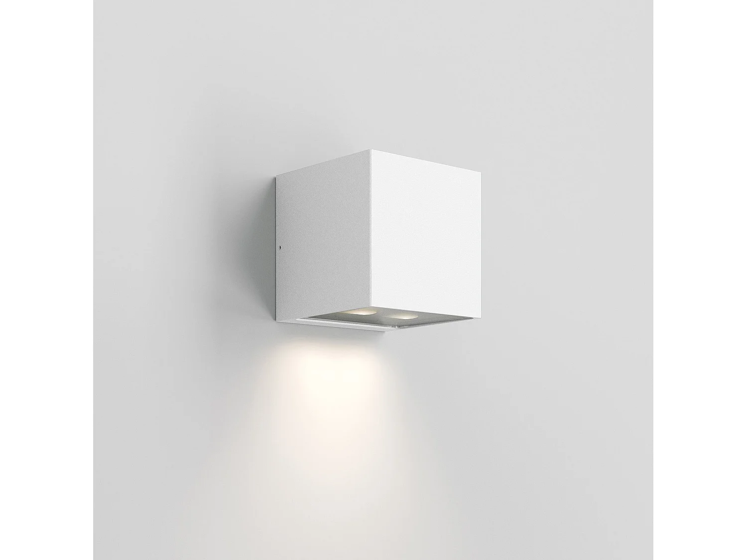 Lámpara de pared asimétrica Forward LED 10,5W 3000K, 2 luces, IP54, aluminio blanco y óptica direccional para iluminación exterior arquitectónica.