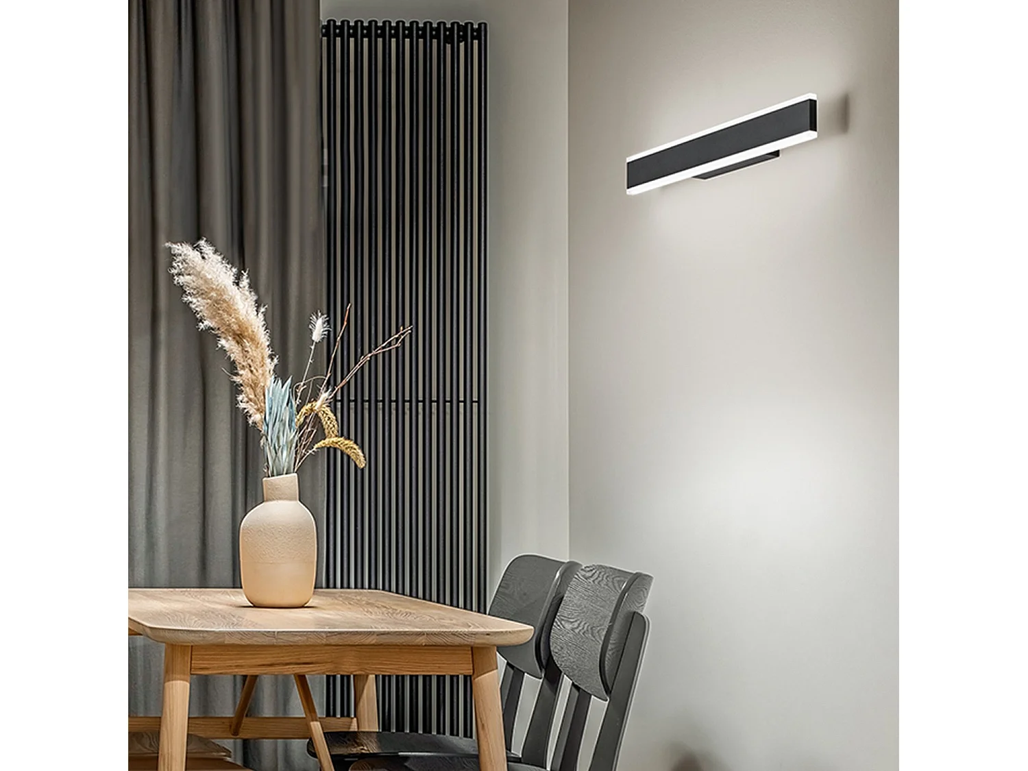 Applique Led En Aluminium Noir 16W Avec Technologie Cct Réglable 3000K/4000K/6000K Pour Un Éclairage Moderne Et Élégant De La Marque Perenz.