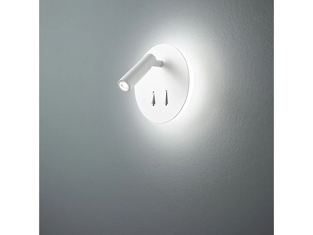 Aplique de pared de metal con acabado blanco, diseño moderno con foco LED ajustable integrado de 6W+3W, luz cálida de 3000K - Perenz