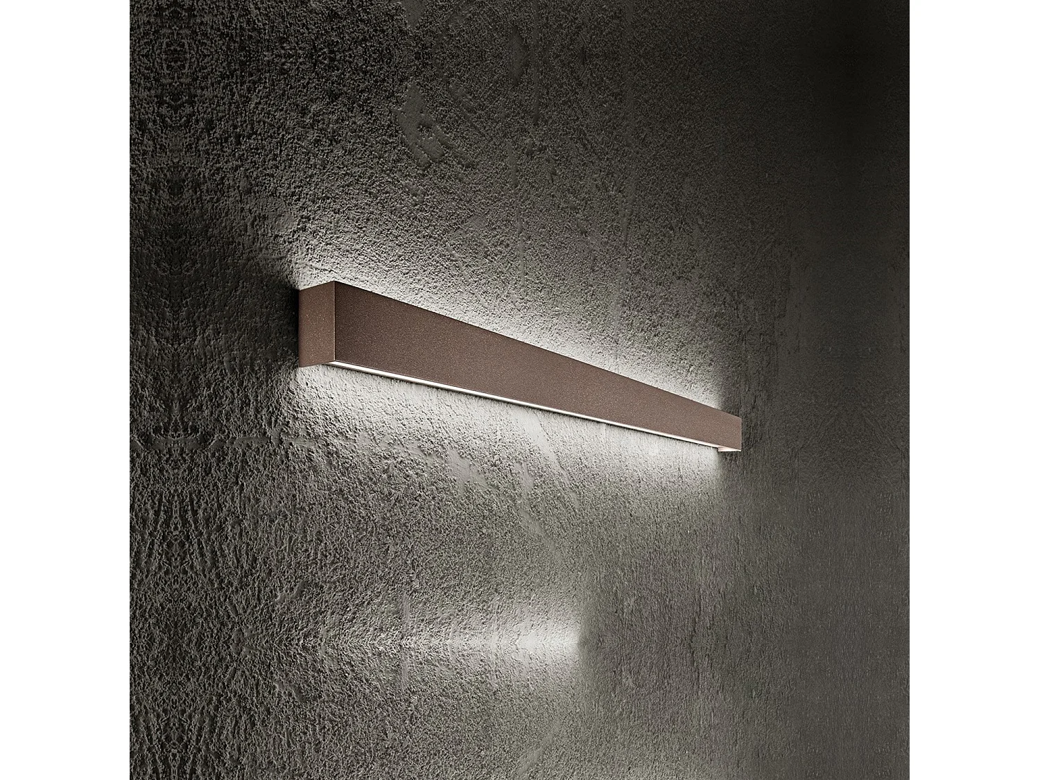 Moderne LED-væglampe af metallisk brun aluminium, 30 W, 3000 K, slankt og elegant design til indendørs brug - Perenz