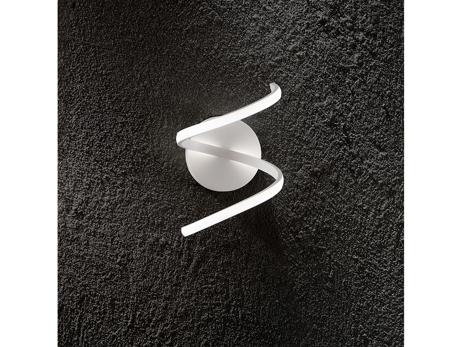 Aplique pared metal blanco mate con difusor silicona, LED 18W regulable con temperatura de color controlada CCT - Perenz