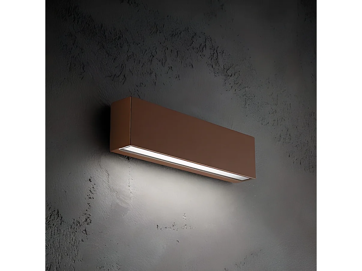 Luminária de parede LED Slat 4W IP65 3000K 470lm em alumínio cor Corten para iluminação de design de interiores e exteriores.