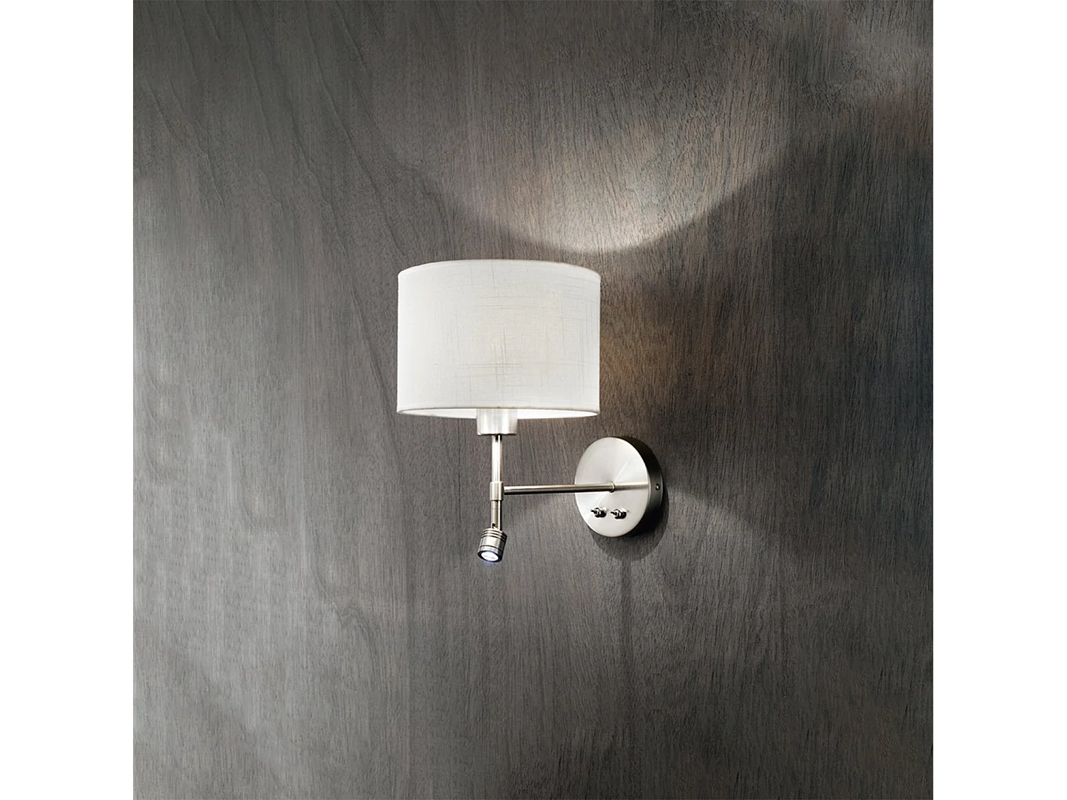 Aplique de pared Spazio con pantalla de tela, casquillo E27 de 40 W y LED de 1 W y 3000 K. Diseño moderno y elegante para interiores - Perenz