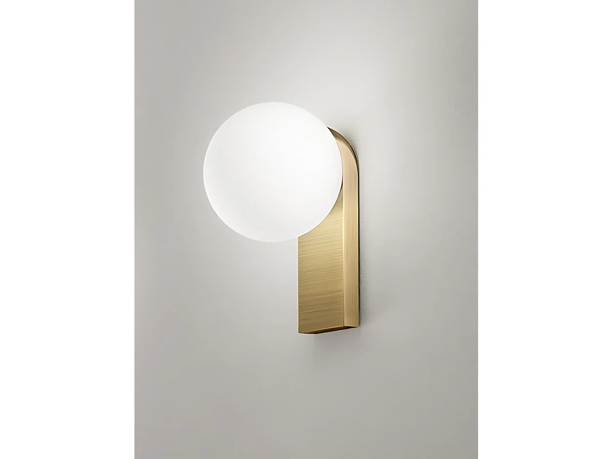Aplique LED pared aluminio y vidrio soplado con latón bruñido, 8W 3000K, diseño moderno elegante para interior y exterior - Perenz
