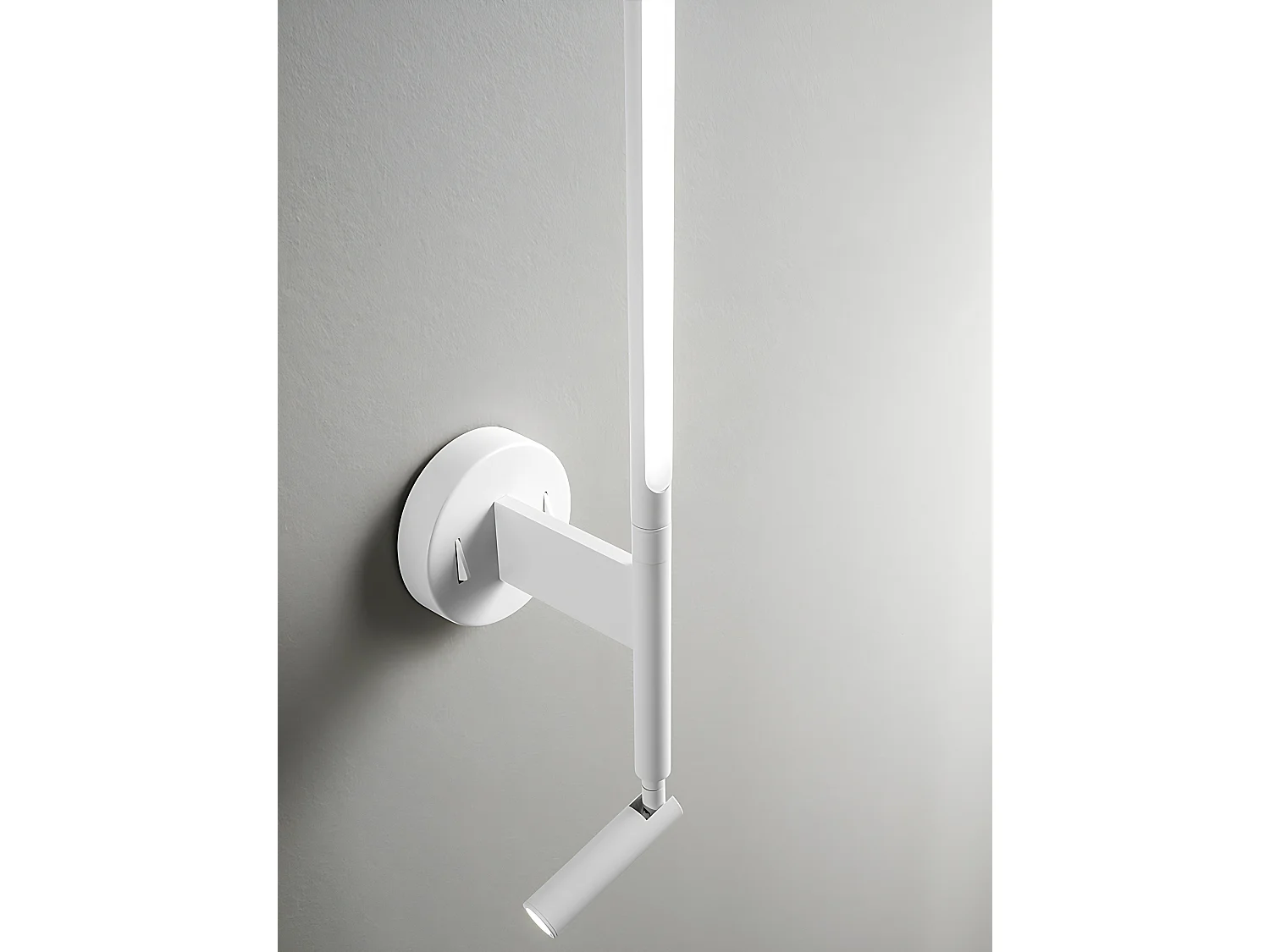 Biały metalowy kinkiet ścienny z regulowanym reflektorem i dyfuzorem, zintegrowany LED 9W, nowoczesny i elegancki design, wys. 55 cm - Perenz