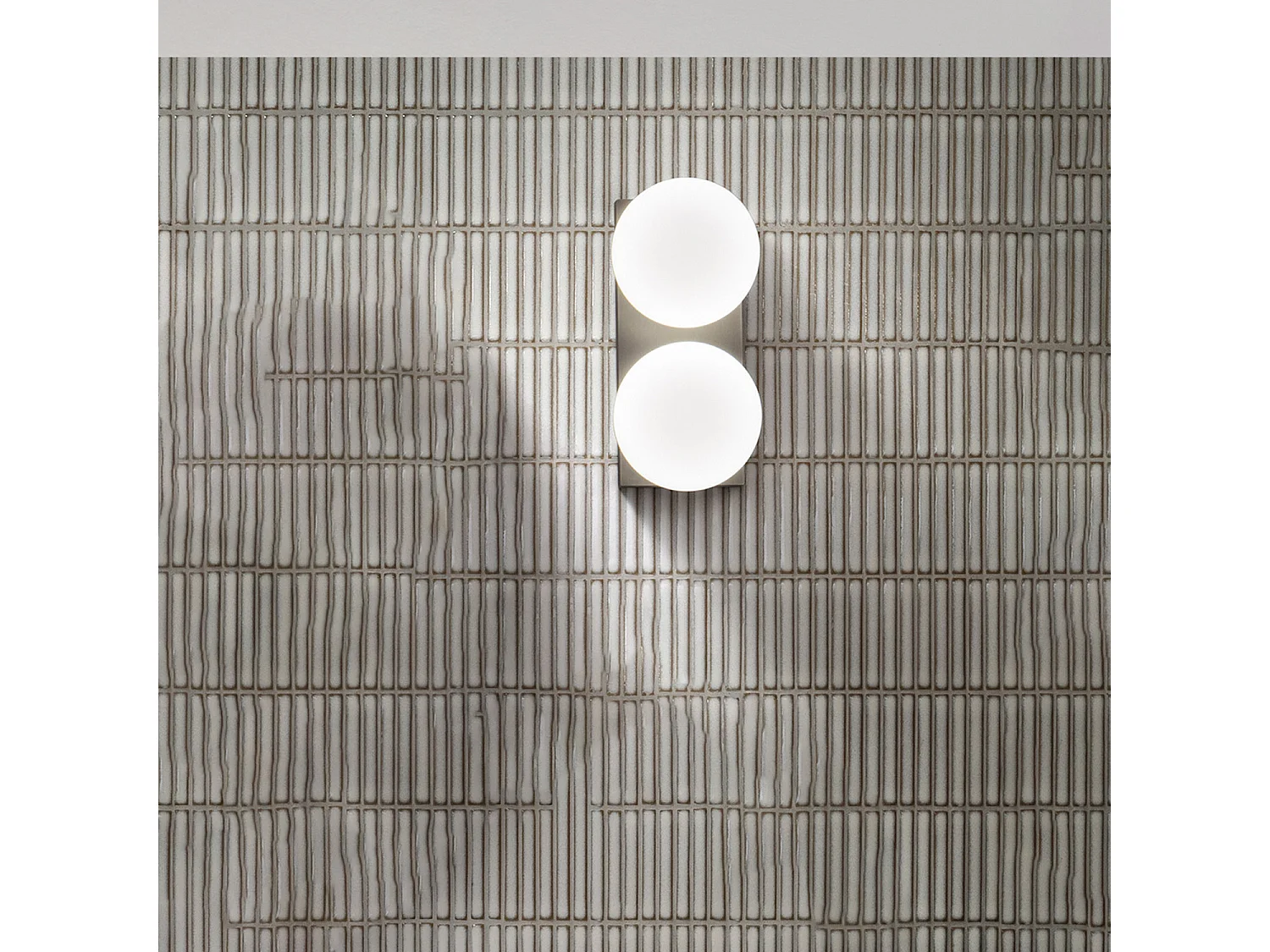 LED-Deckenleuchte der Serie 8378 in Titangrau, 2 x 8 W, 3000 K, modernes Design mit satinierten Glasdiffusoren, Schutzart IP40 - Perenz