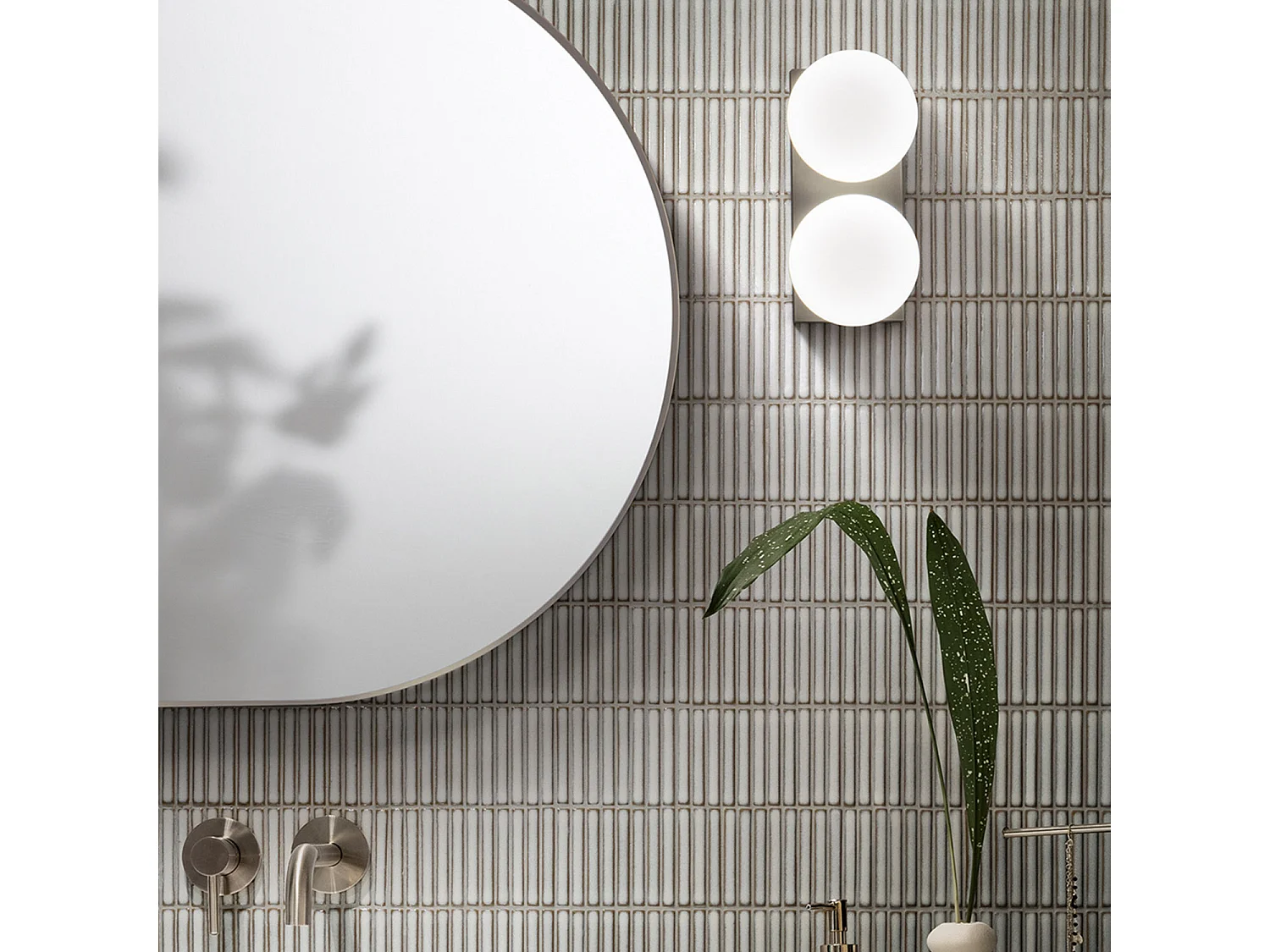 LED-Deckenleuchte der Serie 8378 in Titangrau, 2 x 8 W, 3000 K, modernes Design mit satinierten Glasdiffusoren, Schutzart IP40 - Perenz