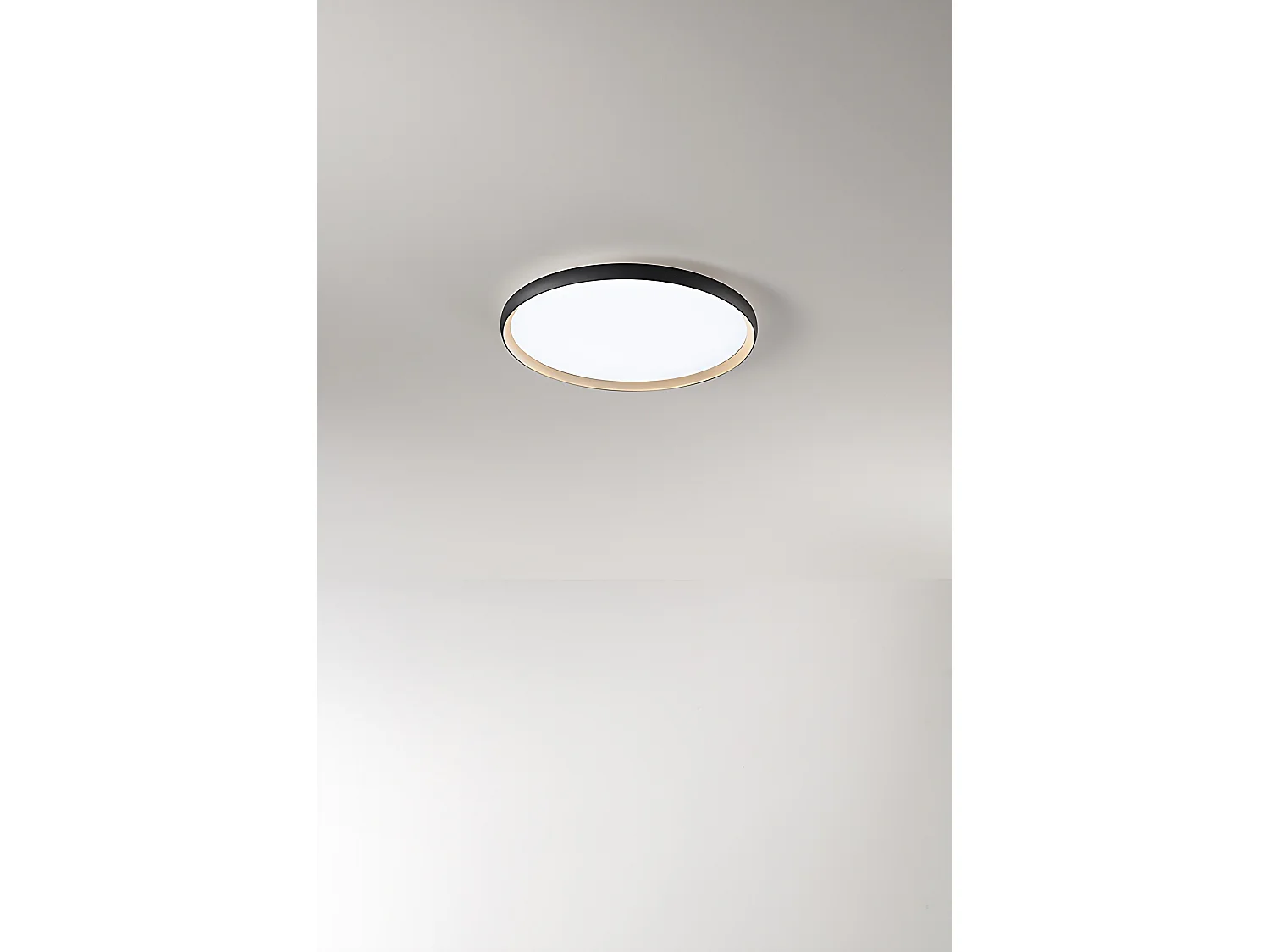 Rund 40W LED loftlampe i mat sort og mat guld, dæmpbar (farvetemperatur 3000K-4000K-6000K), diffusor lavet af satin akryl - Perenz