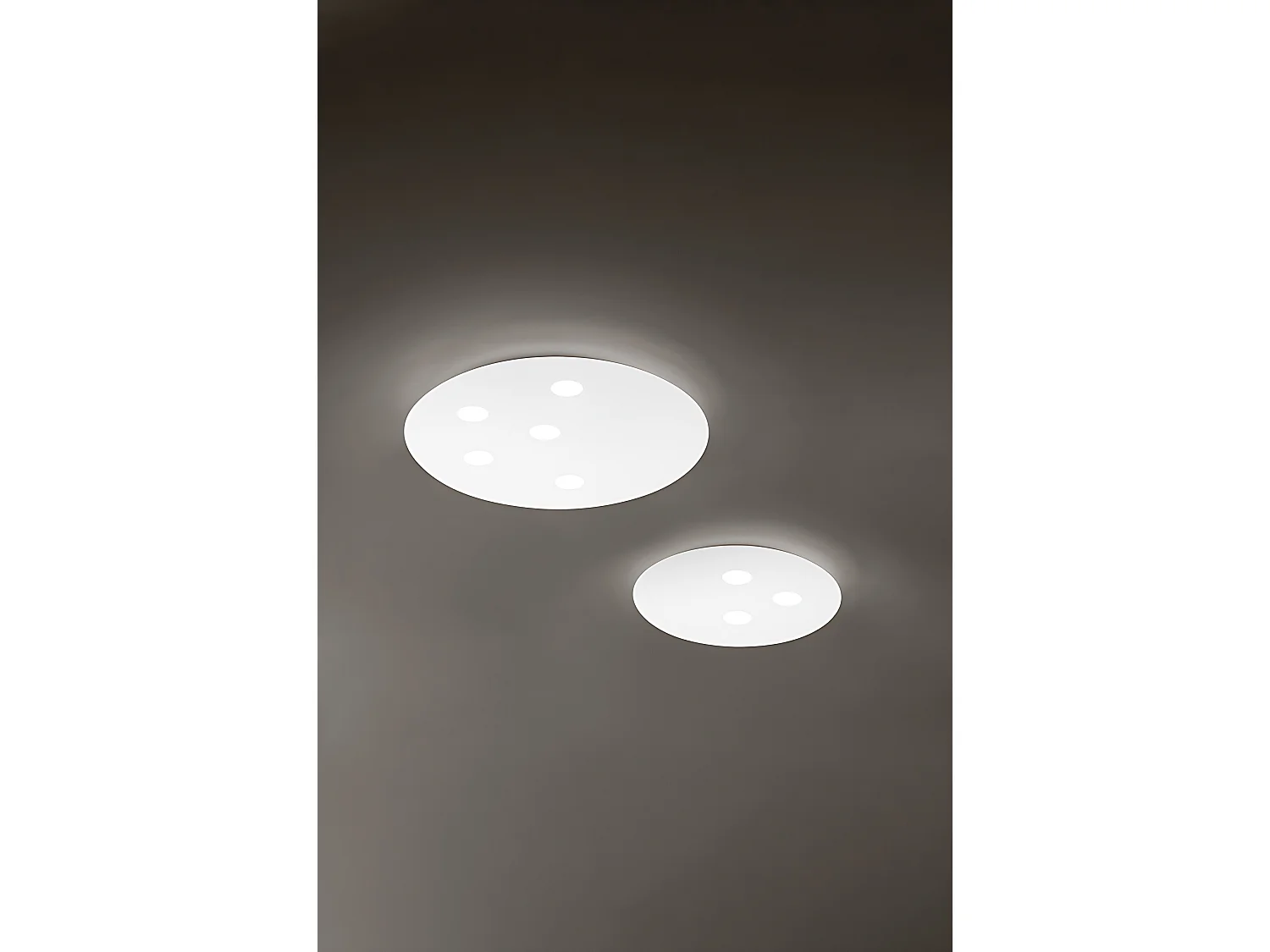 Plafonier LED Moderno em Metal Branco Mate 77W 6160lm, Luz Quente 3000K, Design Fino Suspenso para Interiores - Diâmetro 70cm - Marca Perenz