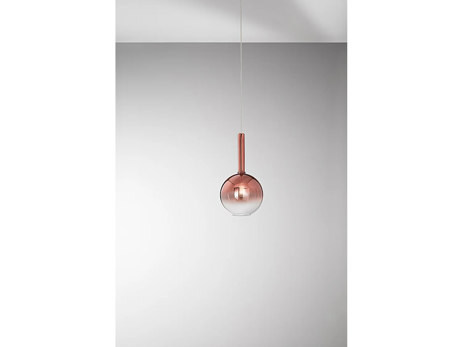 Lampa wisząca z borokrzemowego szkła w kolorze miedzianym, 1x40W E27, nowoczesny design, regulowany kabel, idealna do wnętrz - Marka Perenz