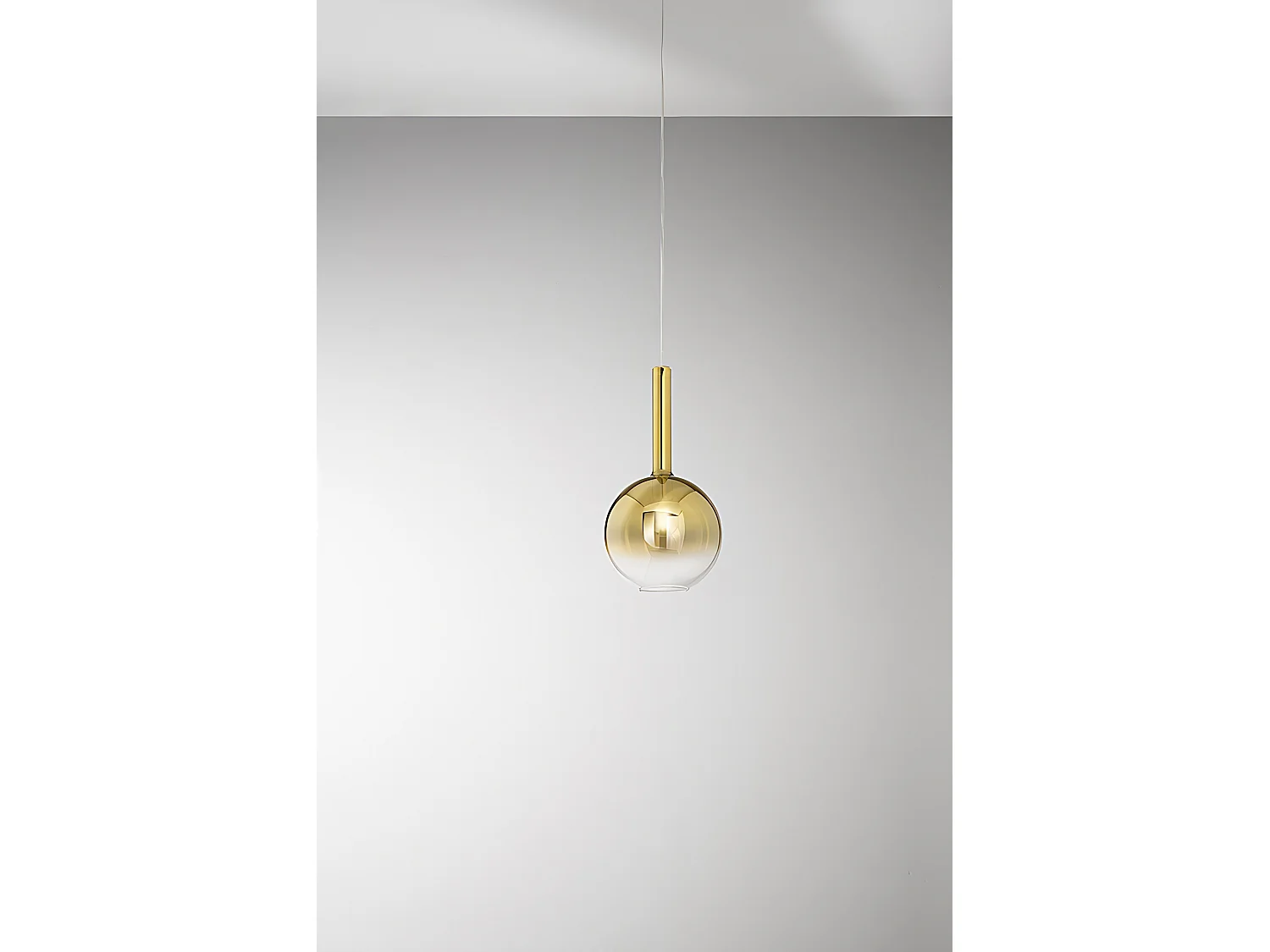 Suspension En Verre Borosilicate Doré Miroir 1X40W E27, Design Moderne Avec Câble Réglable, Idéale Pour Éclairage D'Intérieur Par Perenz.