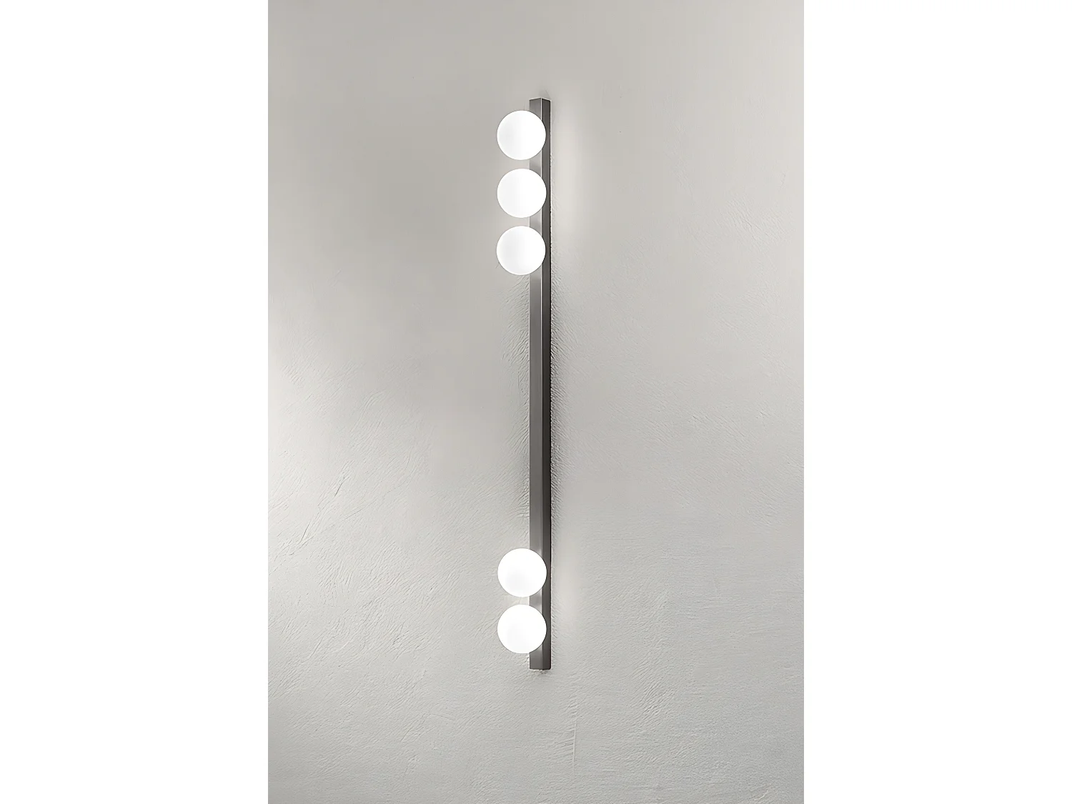 Deckenleuchte 10S48482 aus titangrauem Metall, 5 Glasdiffusoren weiß geätzt, mundgeblasen, modernes Design - Perenz