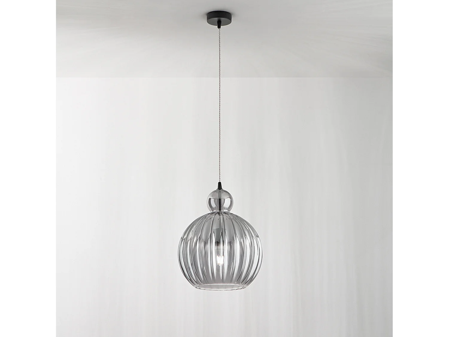 Pendelleuchte aus Rauchglas, modernes Design mit mattschwarzem Metallgestell, E27-Fassung, Durchmesser 25 cm, Höhe 182 cm - Perenz