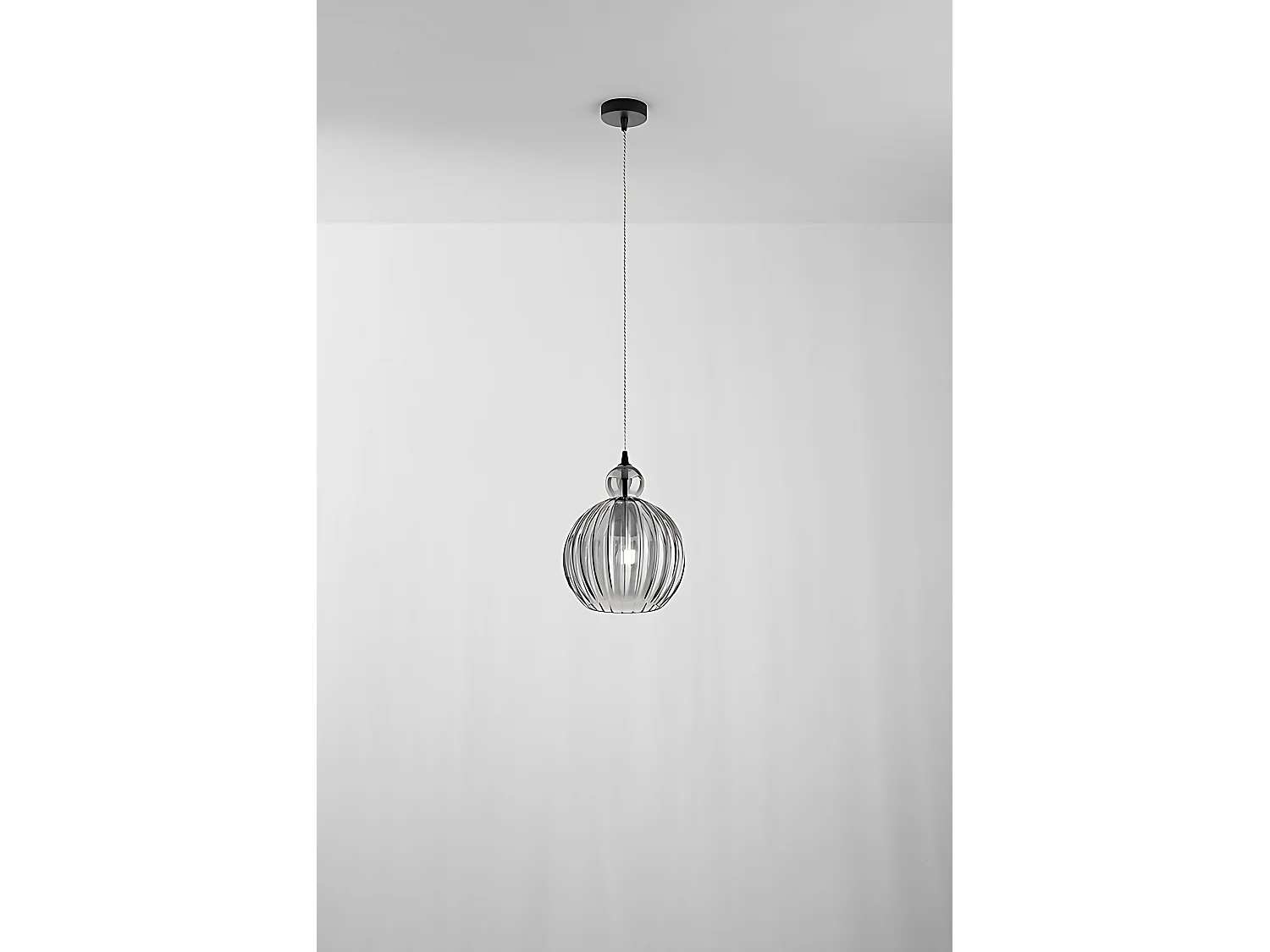 Pendelleuchte aus Rauchglas, modernes Design mit mattschwarzem Metallgestell, E27-Fassung, Durchmesser 25 cm, Höhe 182 cm - Perenz