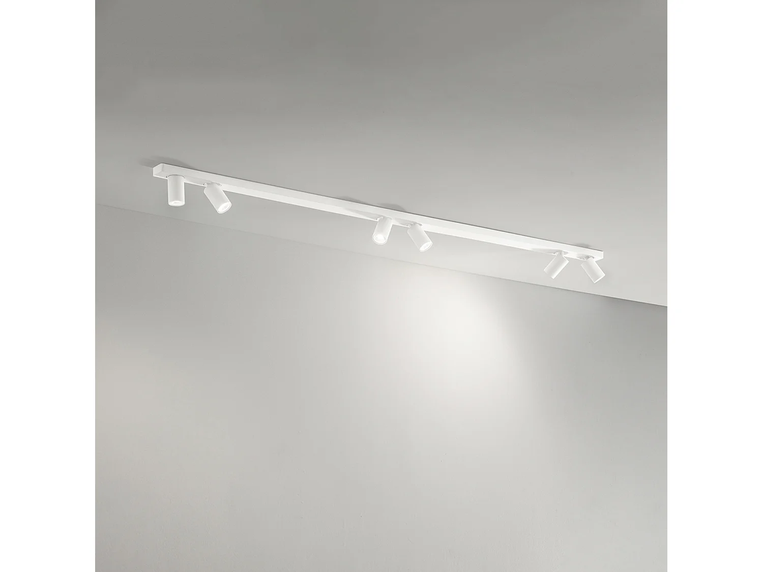 Plafondeira 10S48175 B em metal branco mate, 6 luzes orientáveis GU10, design moderno e essencial para iluminação de interiores - Perenz S.A.