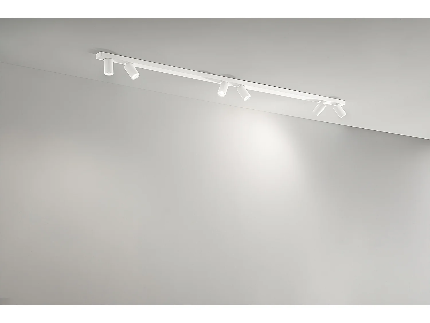 Plafondeira 10S48175 B em metal branco mate, 6 luzes orientáveis GU10, design moderno e essencial para iluminação de interiores - Perenz S.A.