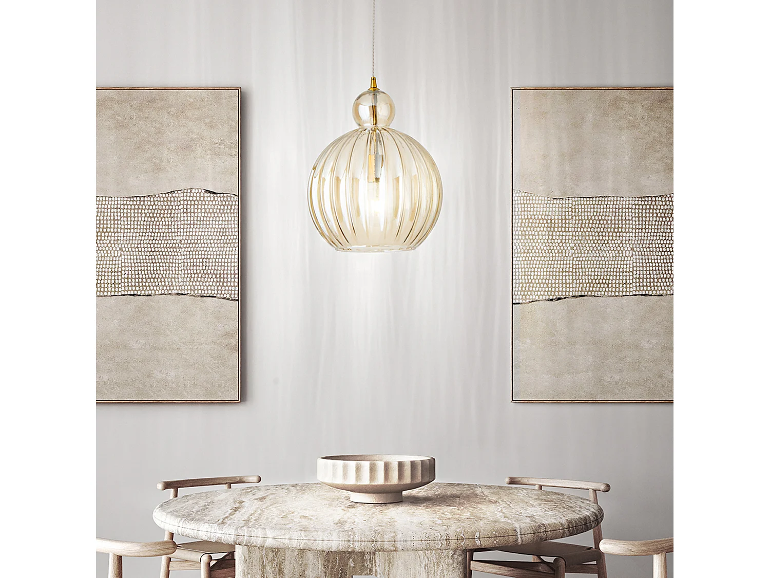 Hanglamp van geplooid cognacbruin spiegelglas en gepolijst messing, met een structuur van metaal en aluminium, E27 fitting, d.32cm h.191cm - Perenz