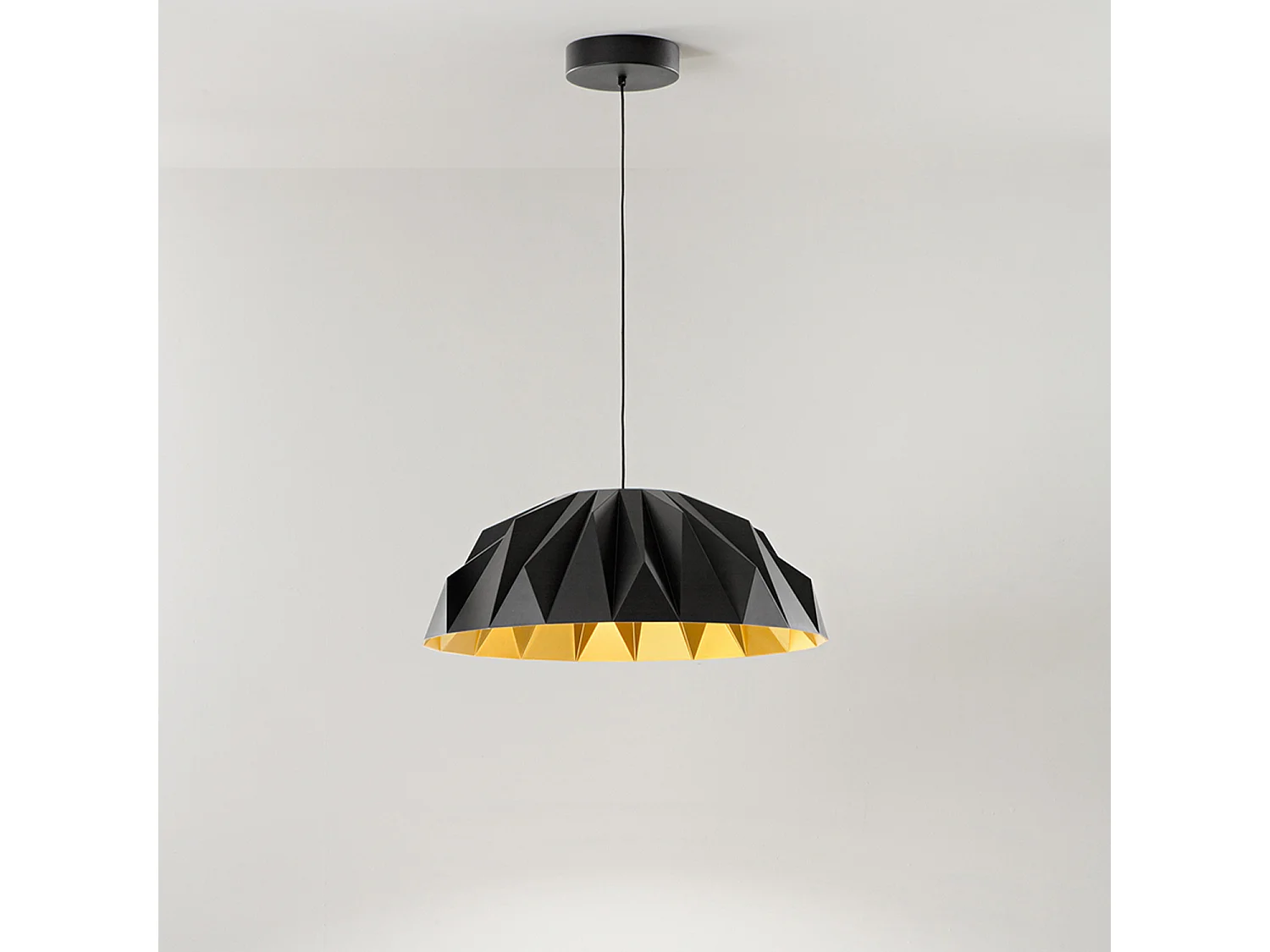 Candeeiro de Suspensão LED Design Moderno Estrutura em Metal e Acrílico Bicolor Preto Mate e Ouro Mate, 20W 3000K - Perenz, Elegante e Prático