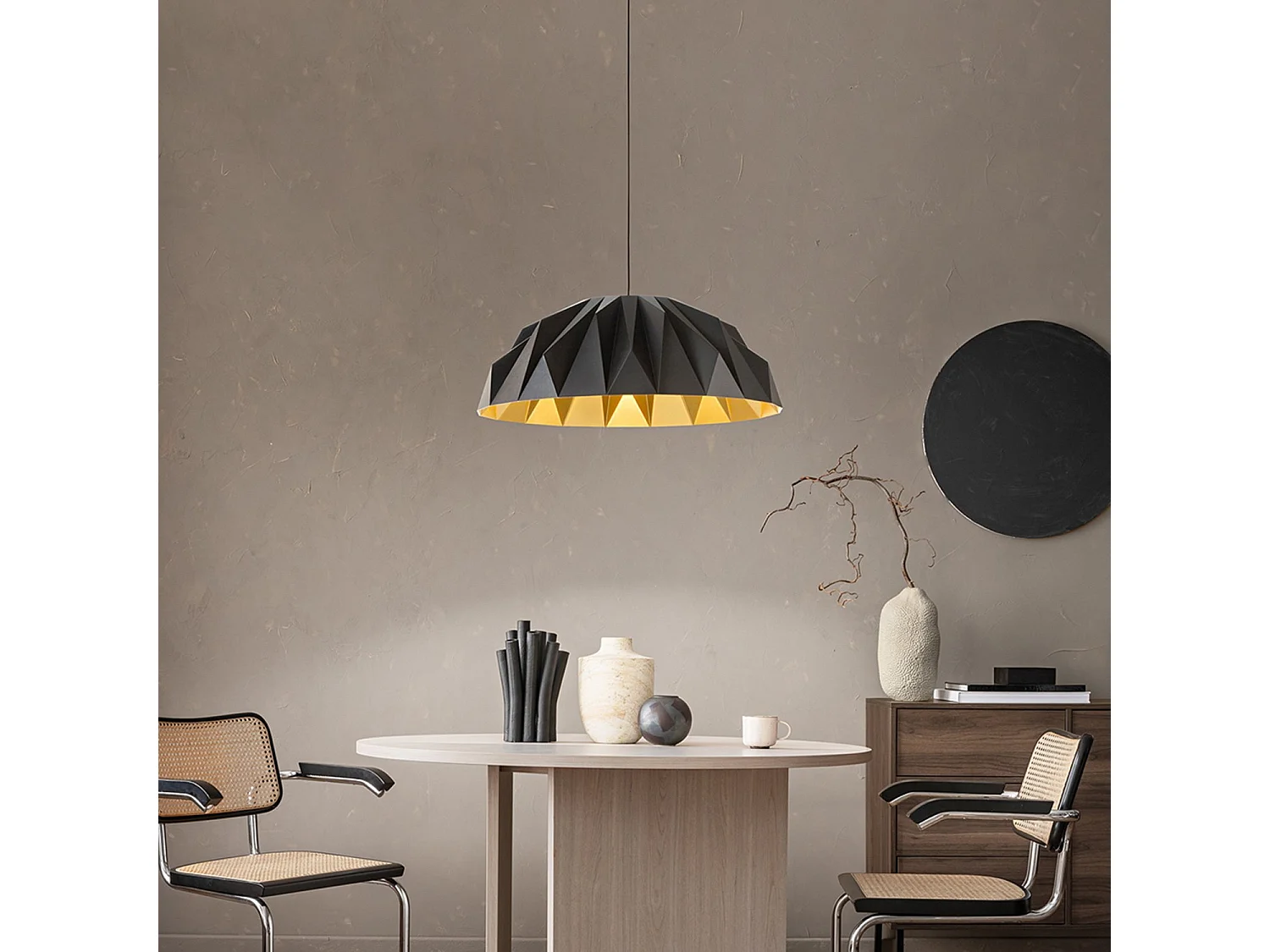 Moderne LED-pendellampe, metal- og akrylhus, tofarvet matsort og matguld, 20 W, 3000 K - Perenz