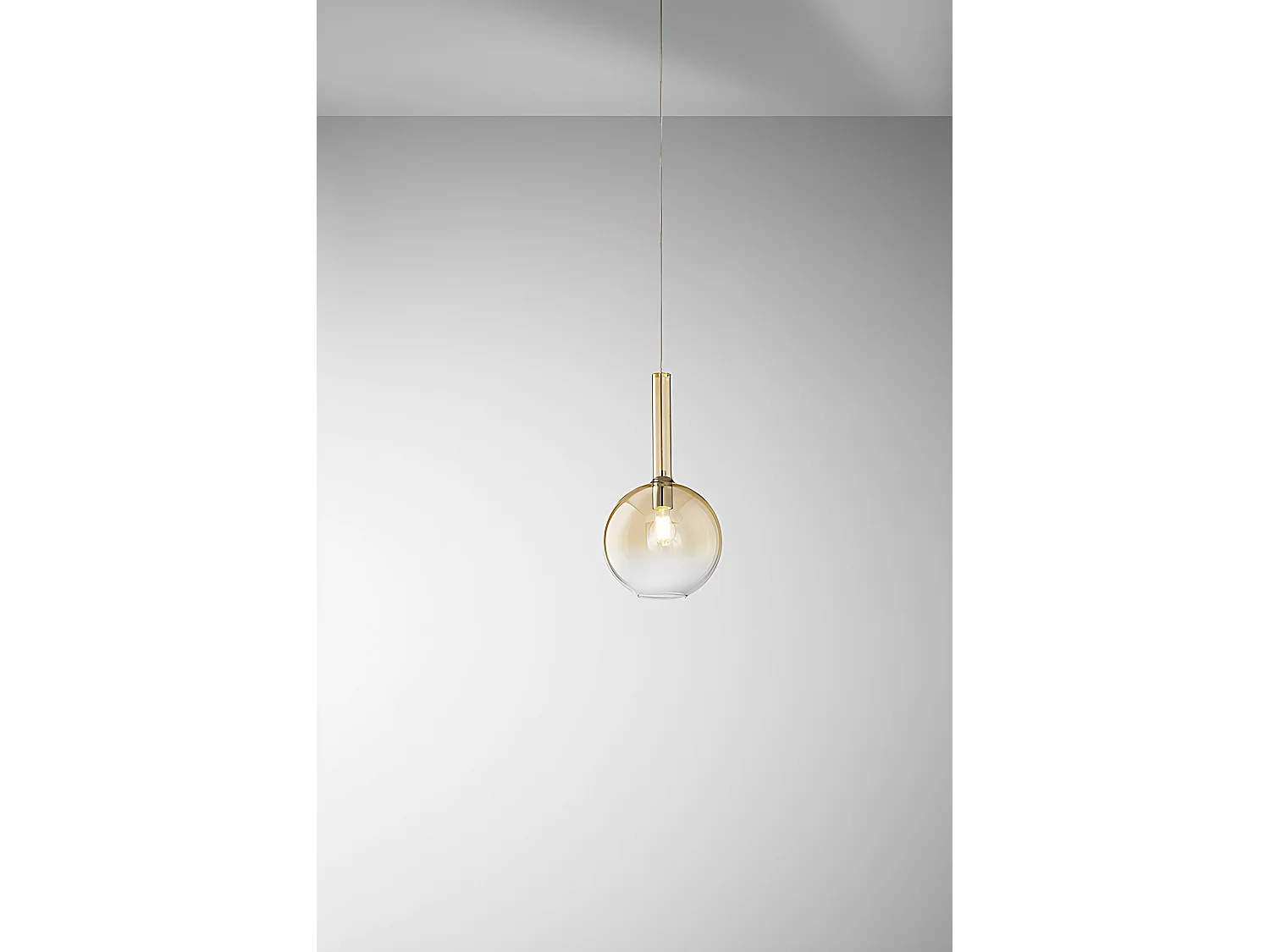 Suspensão em vidro borossilicato âmbar transparente 1x40W E27, design moderno com cabo ajustável, ideal para iluminação de interior - Perenz
