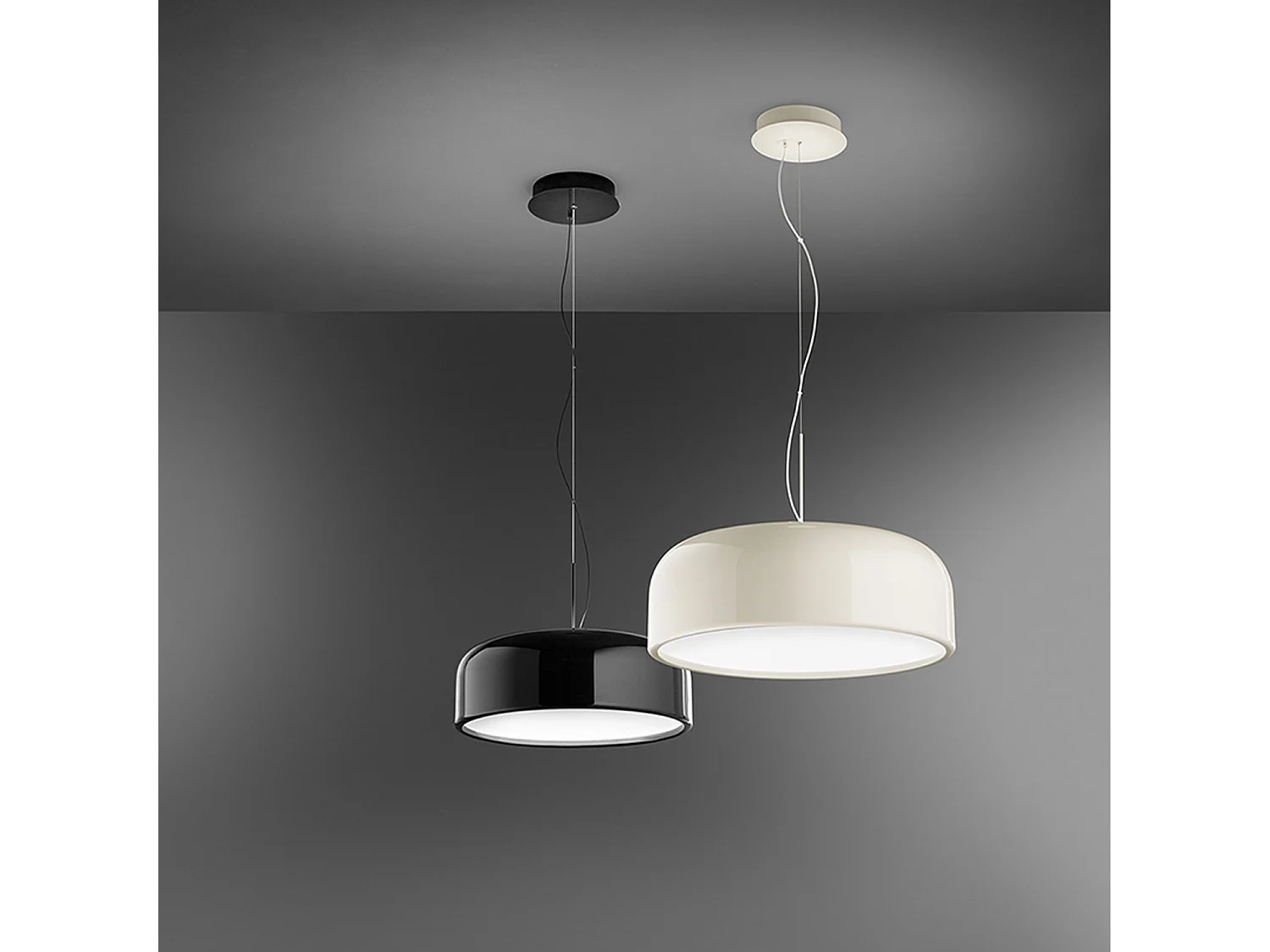Højglans pendellampe i sort metal (RAL 9005) med integreret, dæmpbar CCT LED, diameter 48,5 cm, højdejusterbar op til 318 cm - Perenz