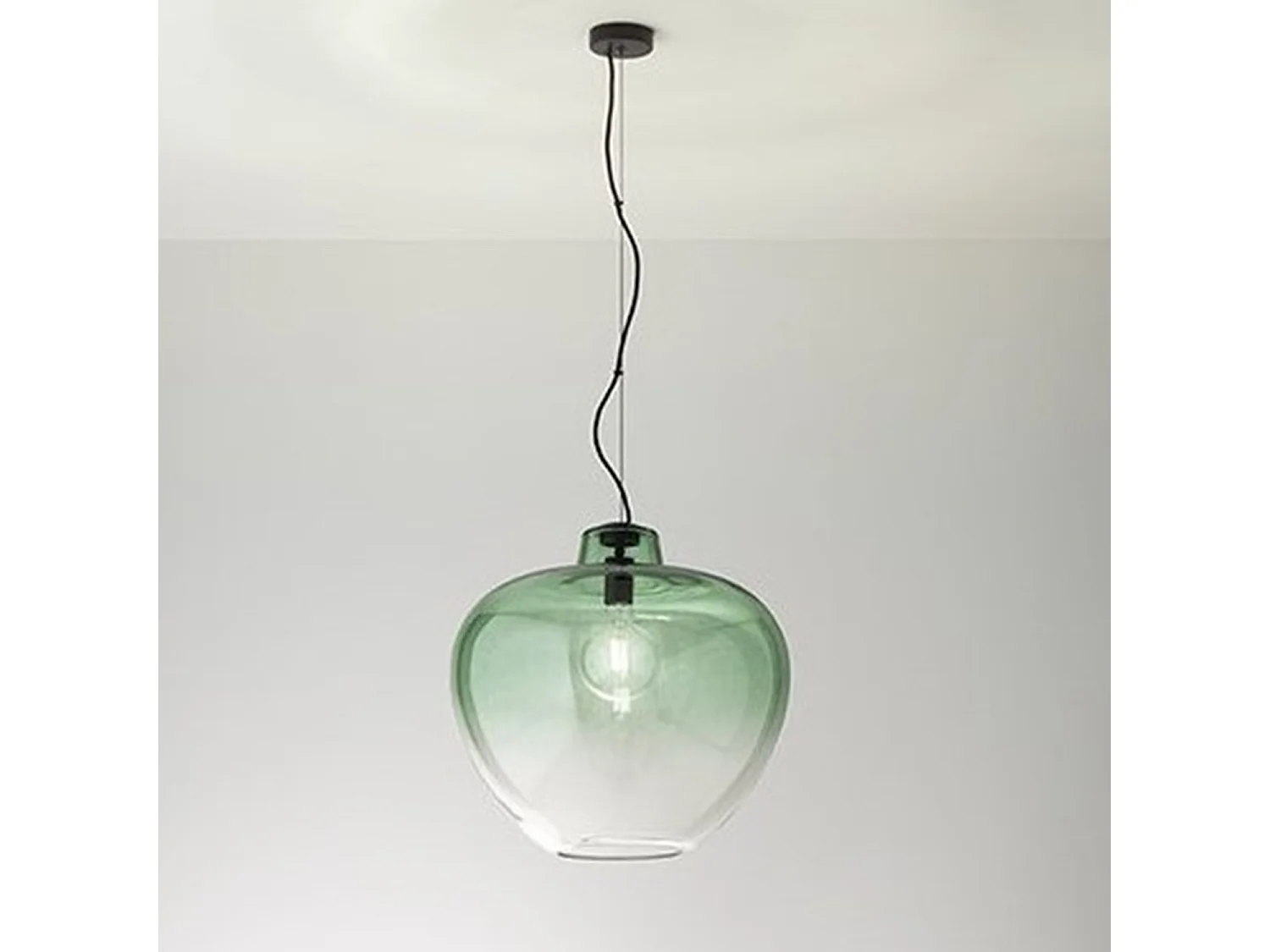 10S46667 VE hanglamp van geblazen glas, modern design met groene, spiegelende kap en matzwart metalen frame, E27 - Perenz