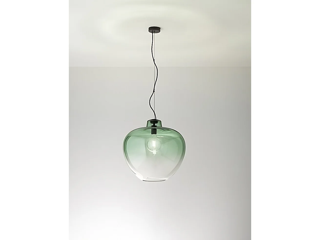 Lampa wisząca z dmuchanego szkła 10S46667 VE, nowoczesny design, wykończenie zielone lustrzane cieniowane, czarny matowy metal, E27 - Perenz