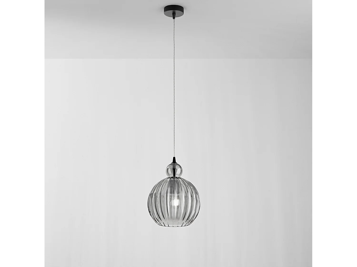 Pendelleuchte aus plissiertem rauchfarbenem Spiegelglas, Metall/Aluminium schwarz, E27, Ø32 cm, Höhe 191 cm - Perenz