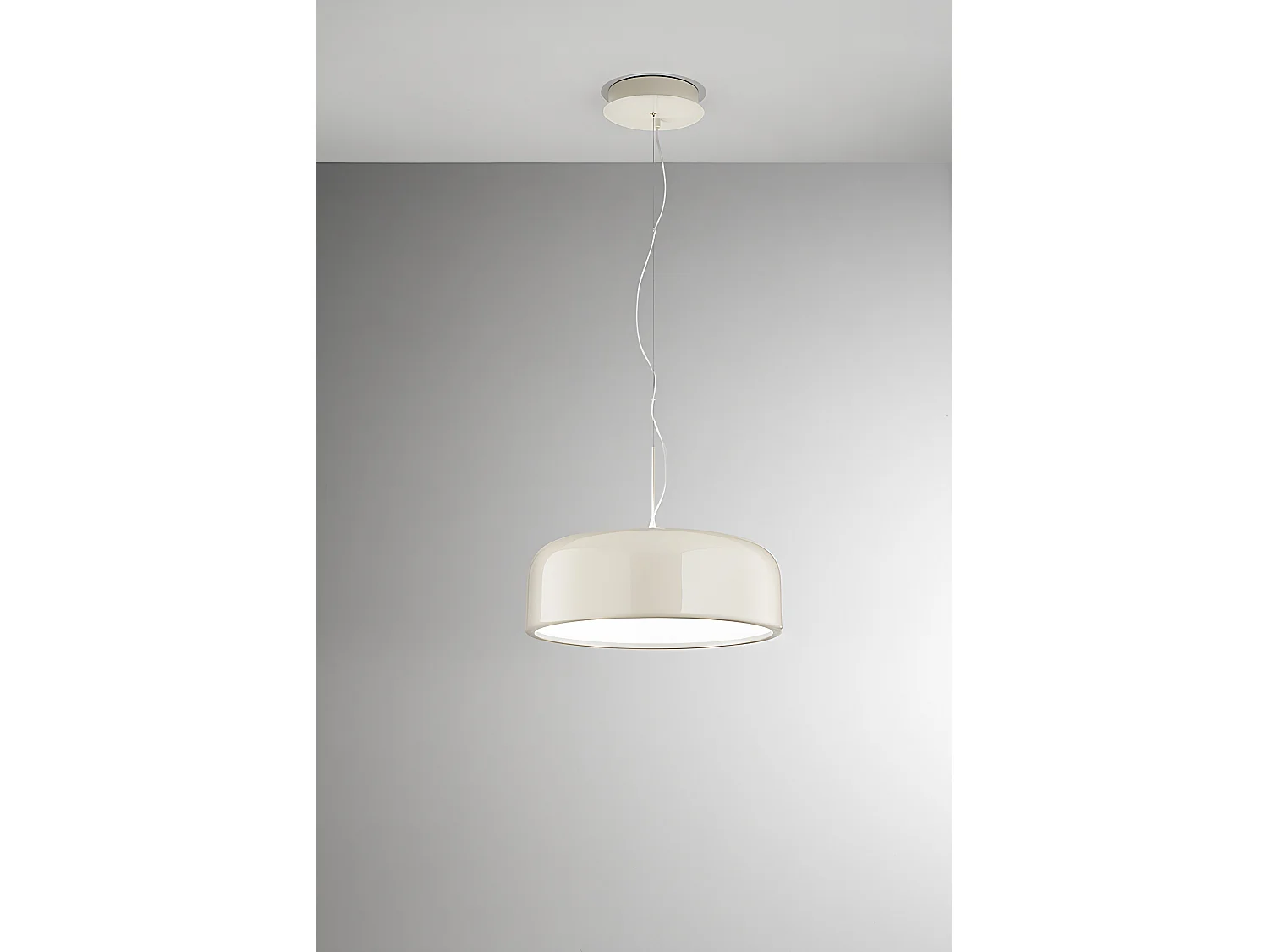 Luminária de Suspensão em Metal Cor Branco Creme Brilhante com Tecnologia LED Integrada Dimmerizável CCT 50W, Diâmetro 60 cm - Marca Perenz Europa
