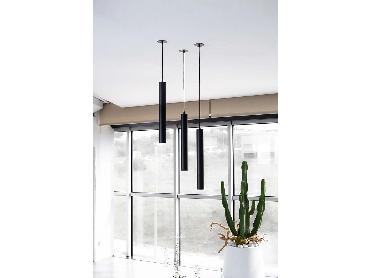 Beneito & Faure Atmos XL 10W pendellampe, indbygget eller påbygget, farvetemperaturkontakt 2700K/3200K/4000K, strålevinkel 15º/38º/60º - Sort