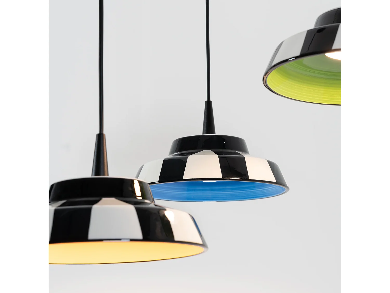 Lámpara colgante LED de cerámica blanca y negra con diseño de circo, diámetro 24 cm, luz LED TRIAC 2700K 8W, perfecta para decorar interiores.