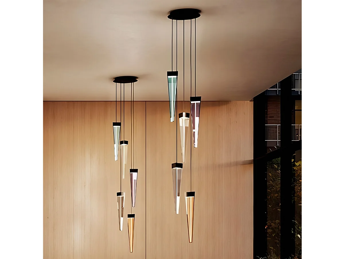 Stalaktit LED pendellampe 12W 2700K ametystfarve med poleret sort nikkelstruktur, moderne og scenografisk design, justerbar højde