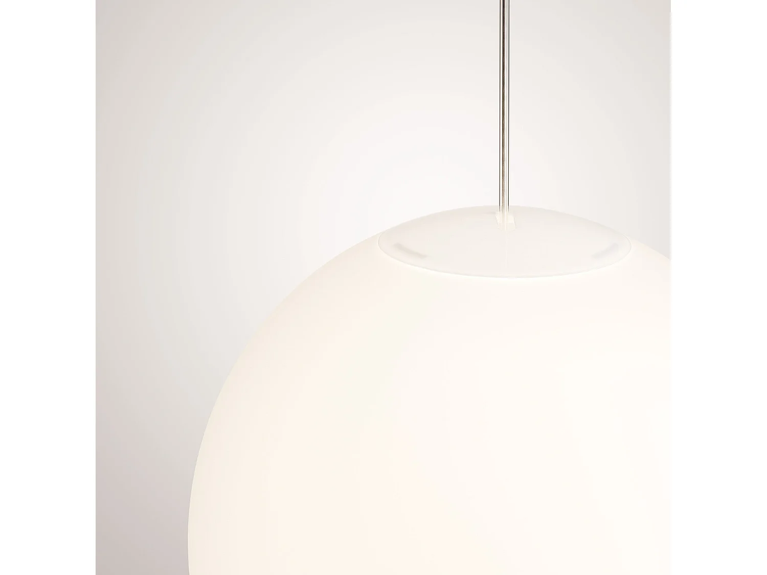 Sferis hanglamp van satijnopaalglas, diameter 30 cm, in hoogte verstelbaar tot 320 cm, E27 fitting, minimalistisch en elegant design.