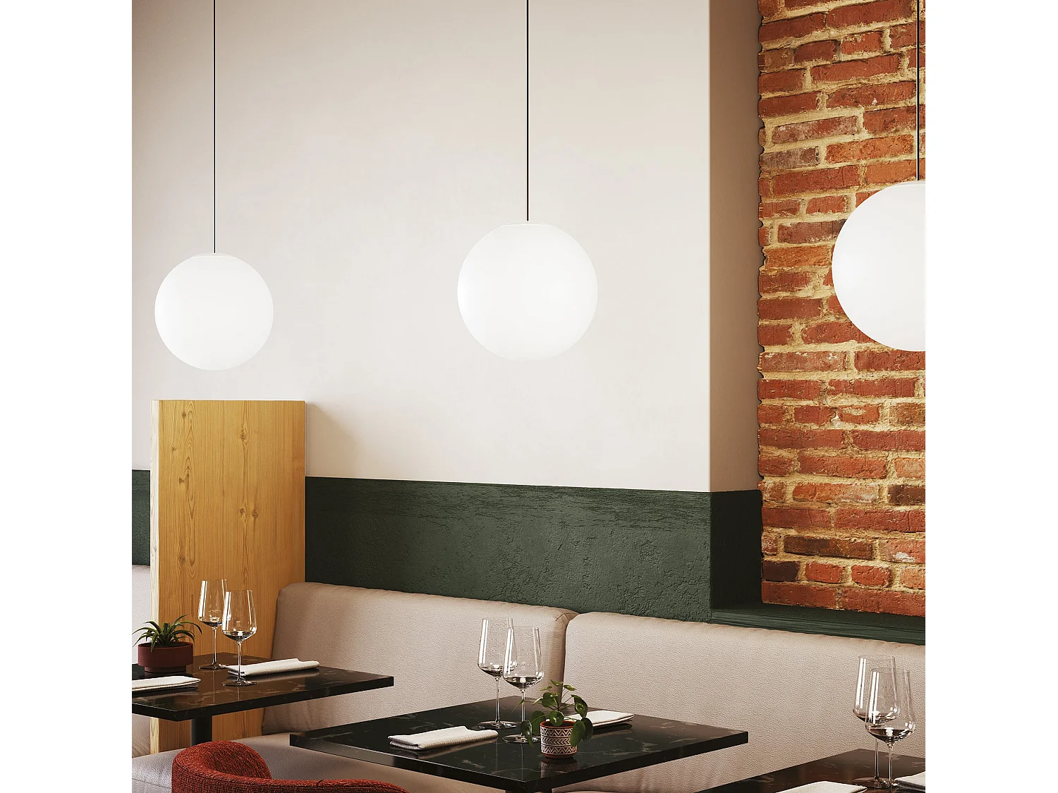 Sferis hanglamp, bolvormig, van satijnopaalglas met een frame van polycarbonaat, diameter 25 cm, totale hoogte 315 cm, minimalistisch design.