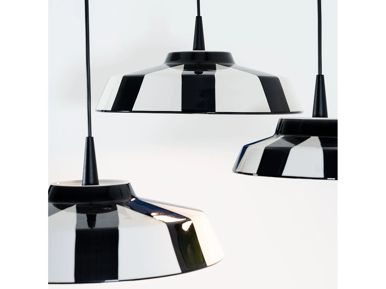 Circus Lampe à Suspension en Céramique Fabriquée en Italie Diamètre 24 cm LED 8W 2700K Jaune pour Éclairage d'Intérieur au Design Élégant et Moderne