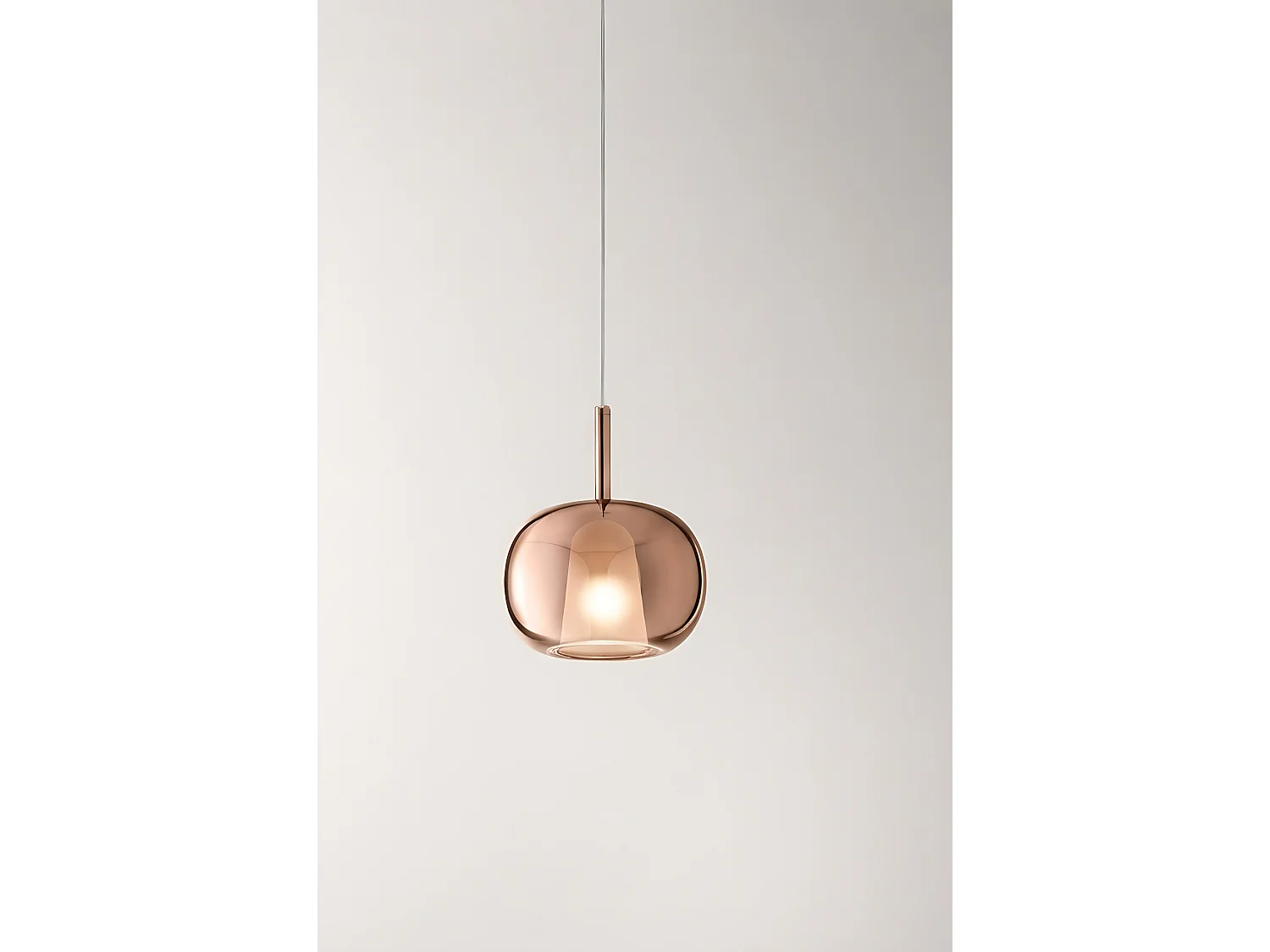 Pendellampe lavet af borosilikatglas 8248, transparent ravfarvet, diameter 22,5 cm, E27-fatning, moderne og elegant design - Perenz