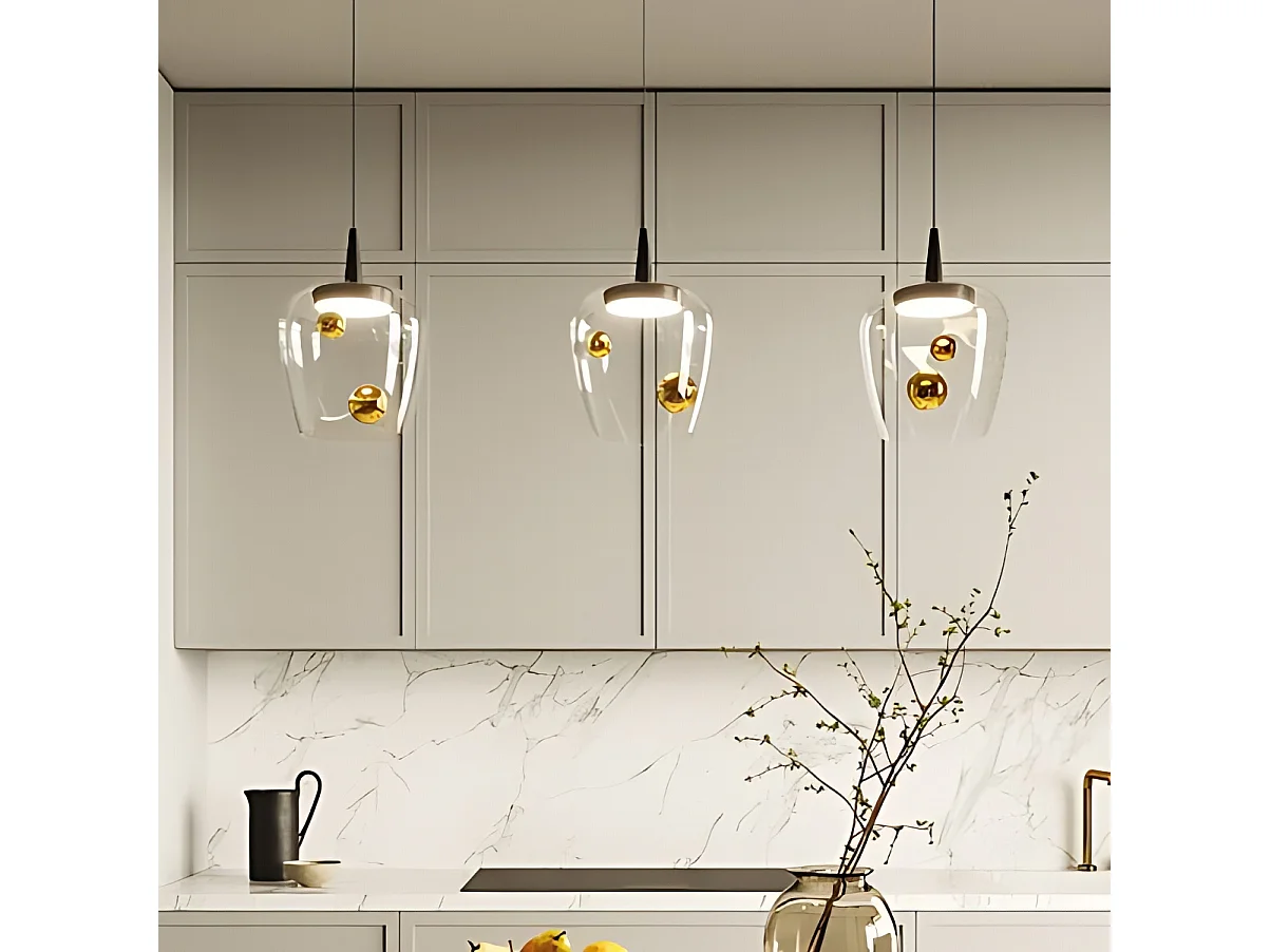 Zafferano Bilia LED pendellampe 8W 3000K diameter 18cm i mundblæst borosilikatglas, sort og guld finish, 230V, elegant design