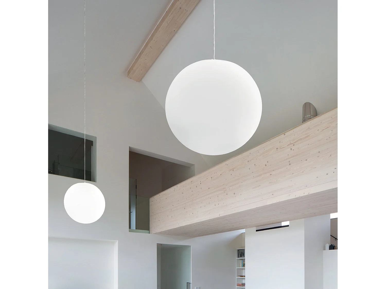Sferis moderne hanglamp van satijnopaalglas, minimalistisch design met polycarbonaat frame, diameter 50 cm, hoogte 330 cm, wit