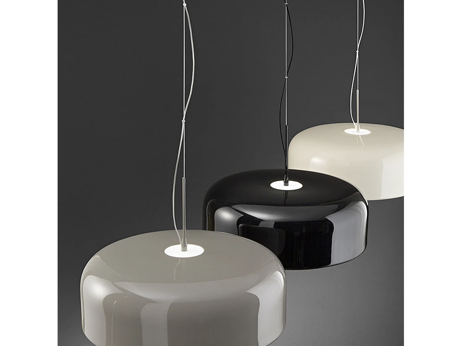 Candeeiro de Suspensão em Metal Preto Brilhante RAL 9005 com Tecnologia LED Integrada Dimmerável CCT 50W e Diâmetro de 60 cm - Marca Perenz