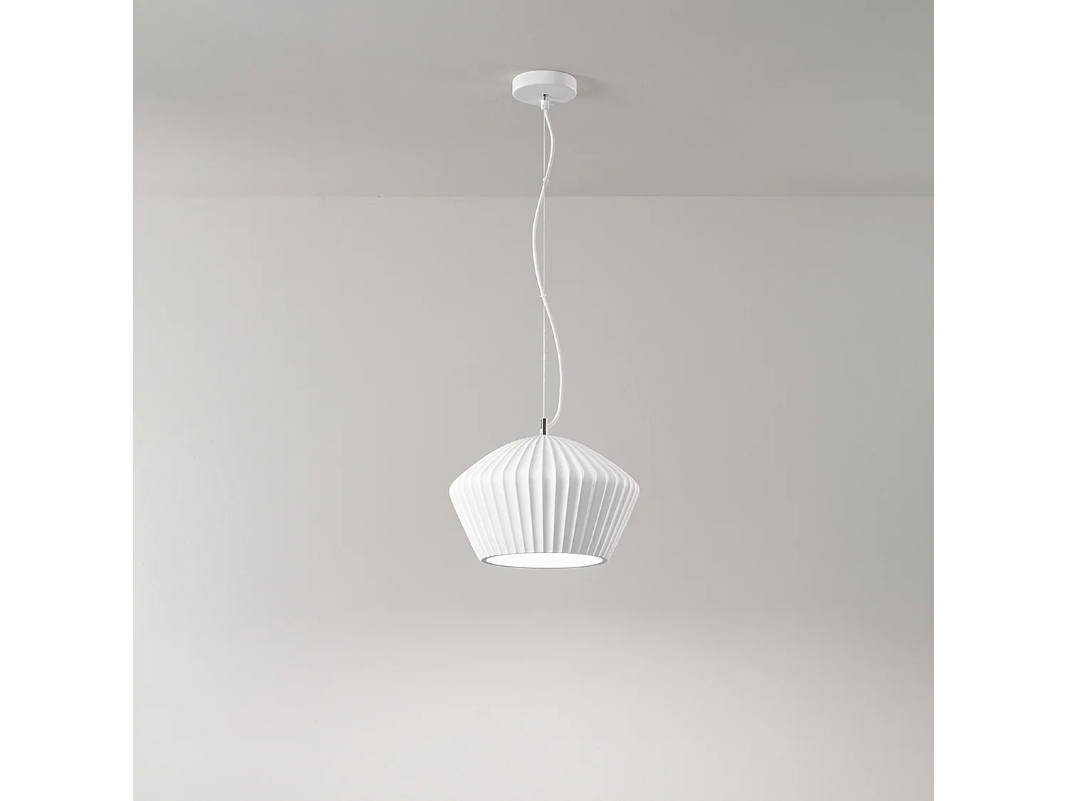 Candeeiro de Suspensão em Gesso Plissado e Metal Branco, Design Moderno e Ajustável, 1x E27 40W, Diâmetro 34,5 cm, Branco Mate - Marca Perenz