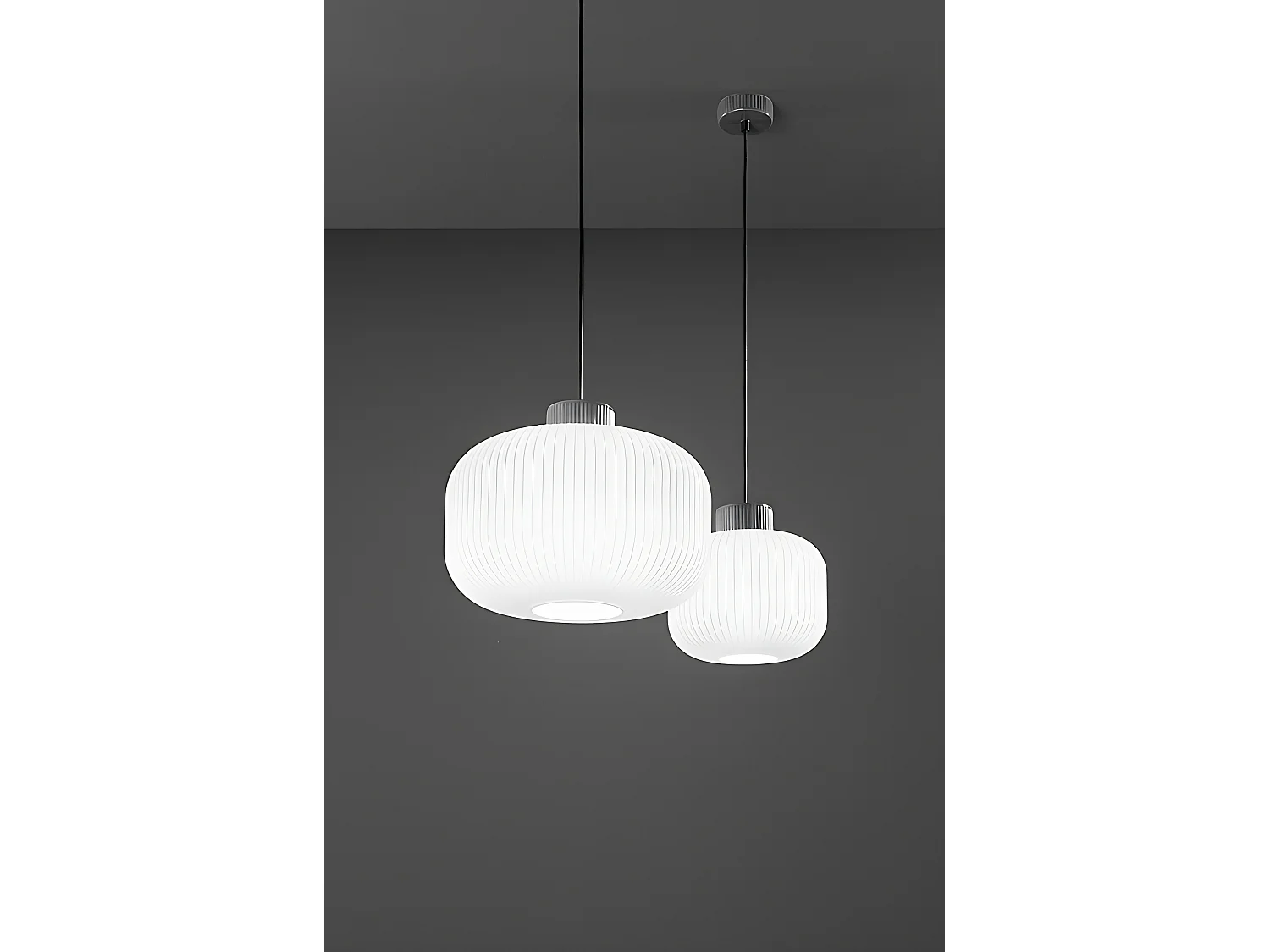Suspensão em Cerâmica e Vidro Soprado, Design Plissado Branco, Casquilho E27, Altura Ajustável, Diâmetro 35 cm, Classe I, IP20 - Marca Perenz