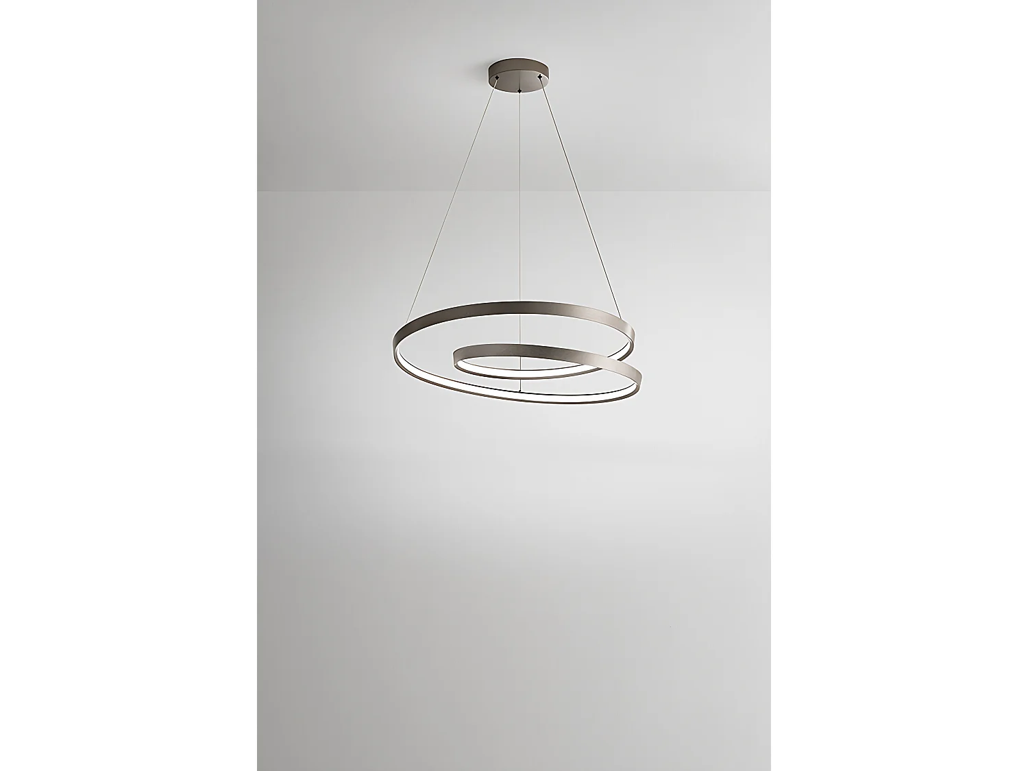 Candeeiro Suspenso LED 55W Circular CCT Regulável, Estrutura em Metal Cinza Escovado, Altura Ajustável, Design Moderno e Elegante da Perenz
