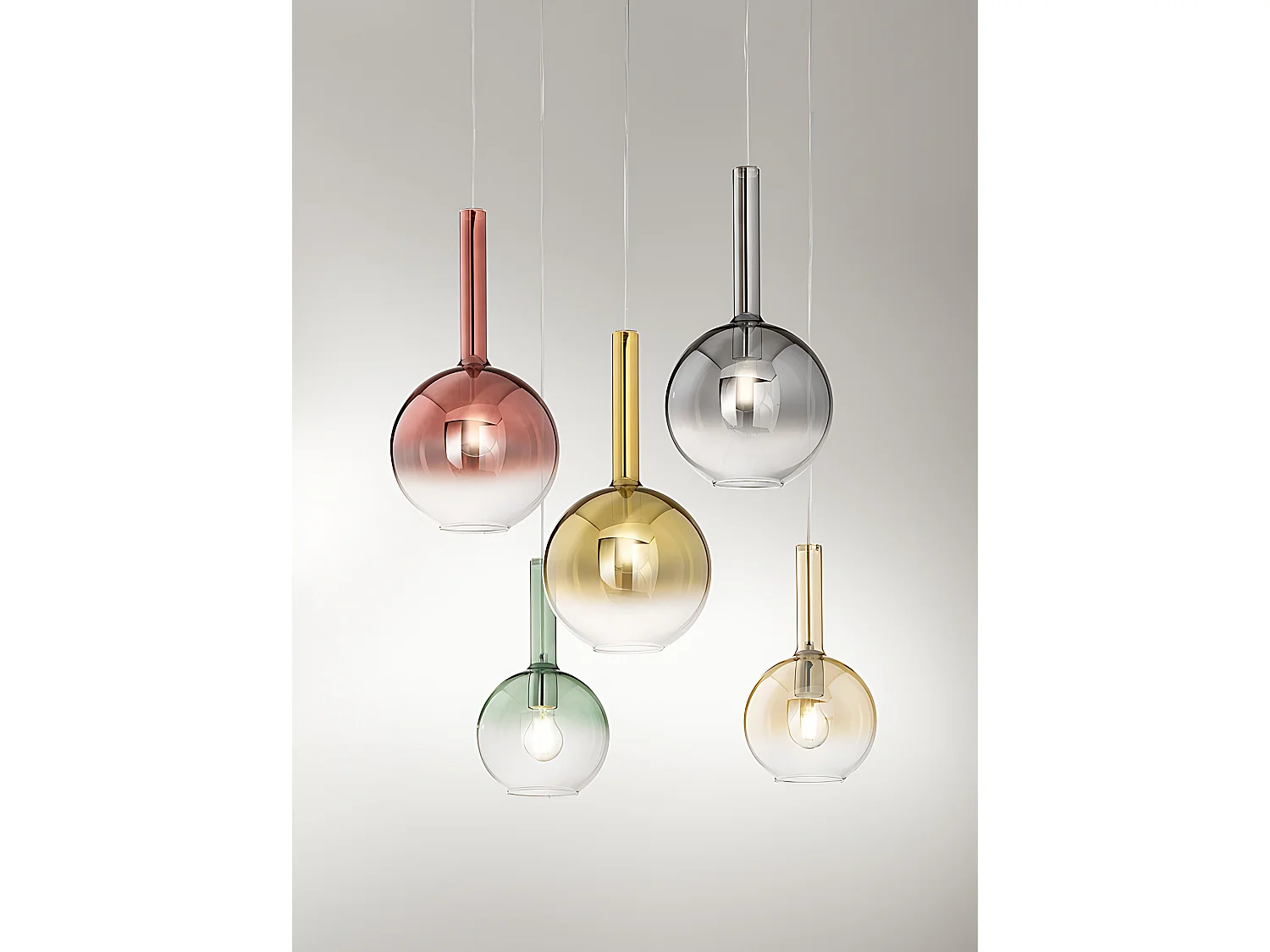 Hanglamp van gerookt spiegelend borosilicaatglas, 1x40W E27, modern design met verstelbare kabel, ideaal voor binnenverlichting - Perenz