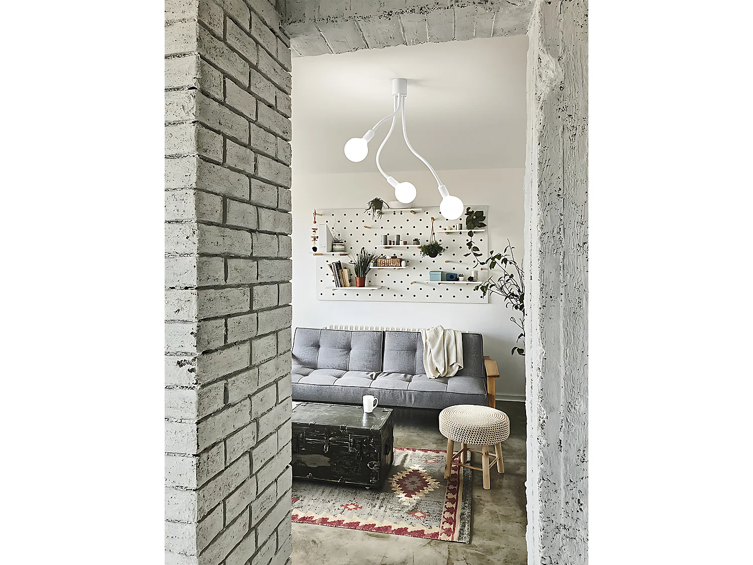 Plafonier em borracha série 6678 cor Branco, diâmetro 39 cm, altura 81 cm, casquilho 3xE27 máx 60W, design moderno e elegante da marca Perenz.